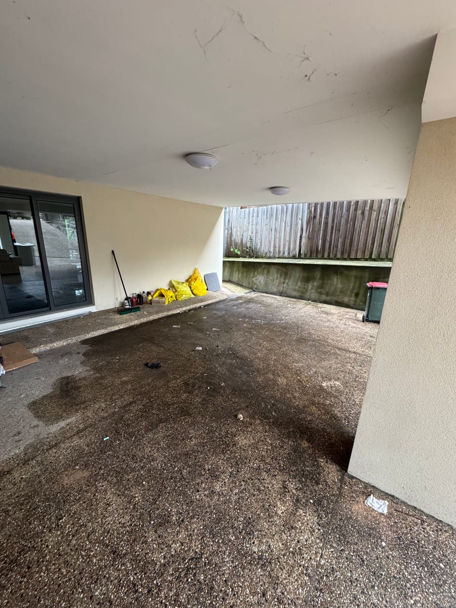 Empty carpeted room after real estate rubbish removal in Melbourne